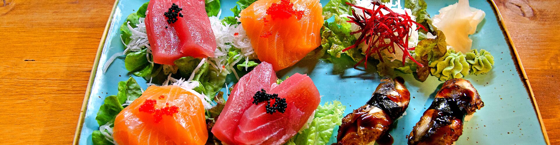 Sushi Gericht auf Teller